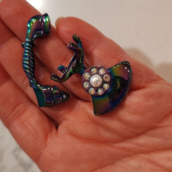 Funky Vintage 1960s Two Piece Telephone Brooch Blue Rainbow Chrome Faux Pearls - Picture 4 of 5